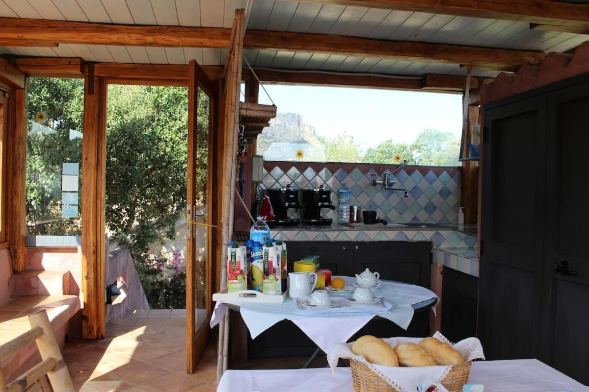 B&B Le Corti Di Aloa San Pantaleo Extérieur photo