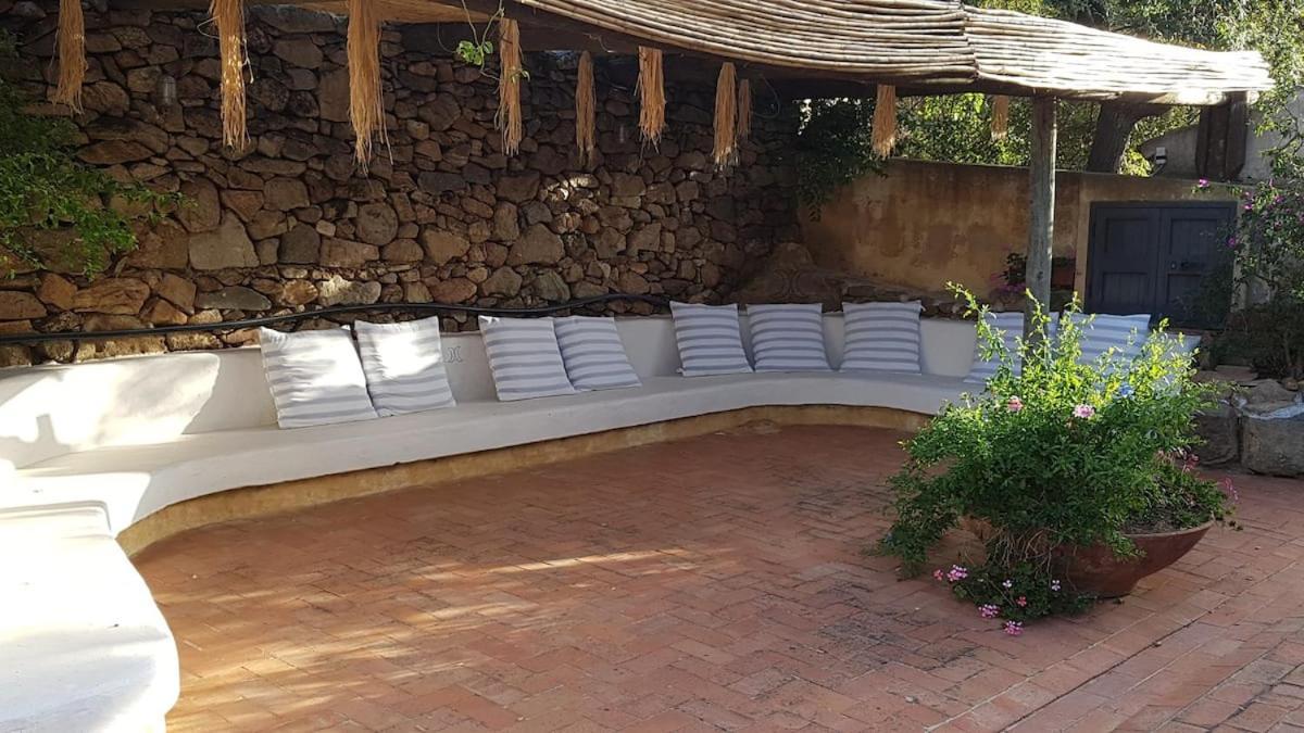 B&B Le Corti Di Aloa San Pantaleo Extérieur photo