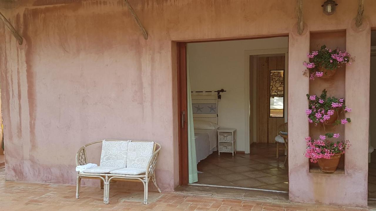 B&B Le Corti Di Aloa San Pantaleo Extérieur photo