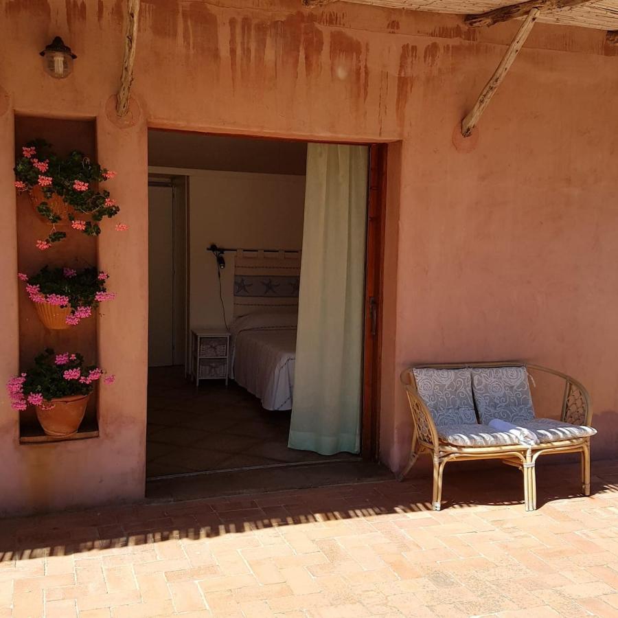 B&B Le Corti Di Aloa San Pantaleo Extérieur photo