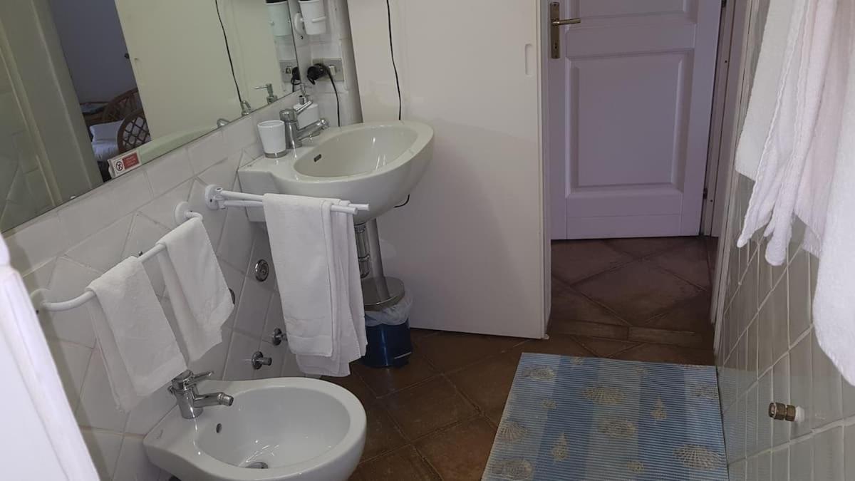 B&B Le Corti Di Aloa San Pantaleo Extérieur photo