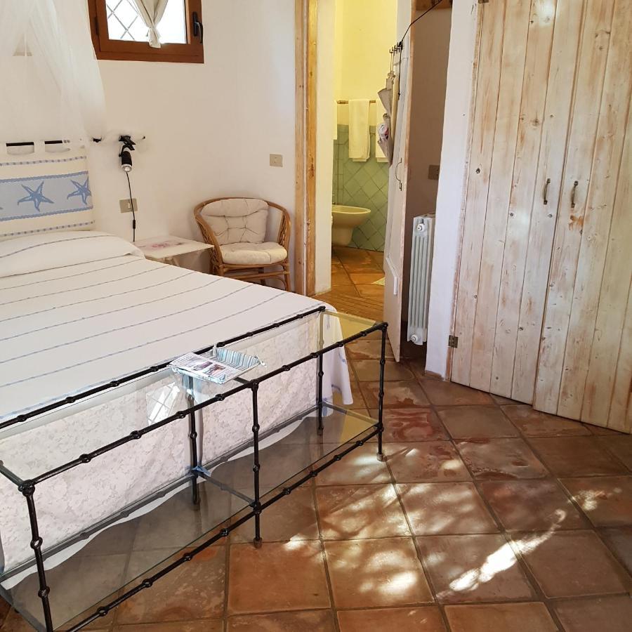 B&B Le Corti Di Aloa San Pantaleo Extérieur photo