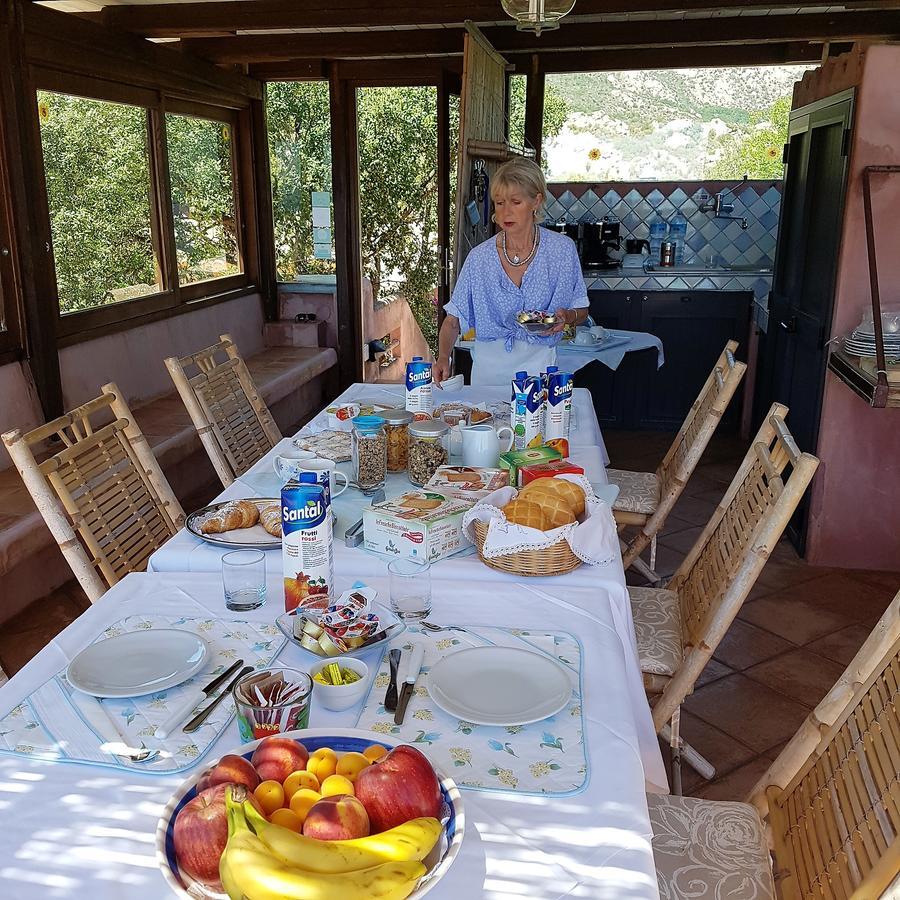 B&B Le Corti Di Aloa San Pantaleo Extérieur photo