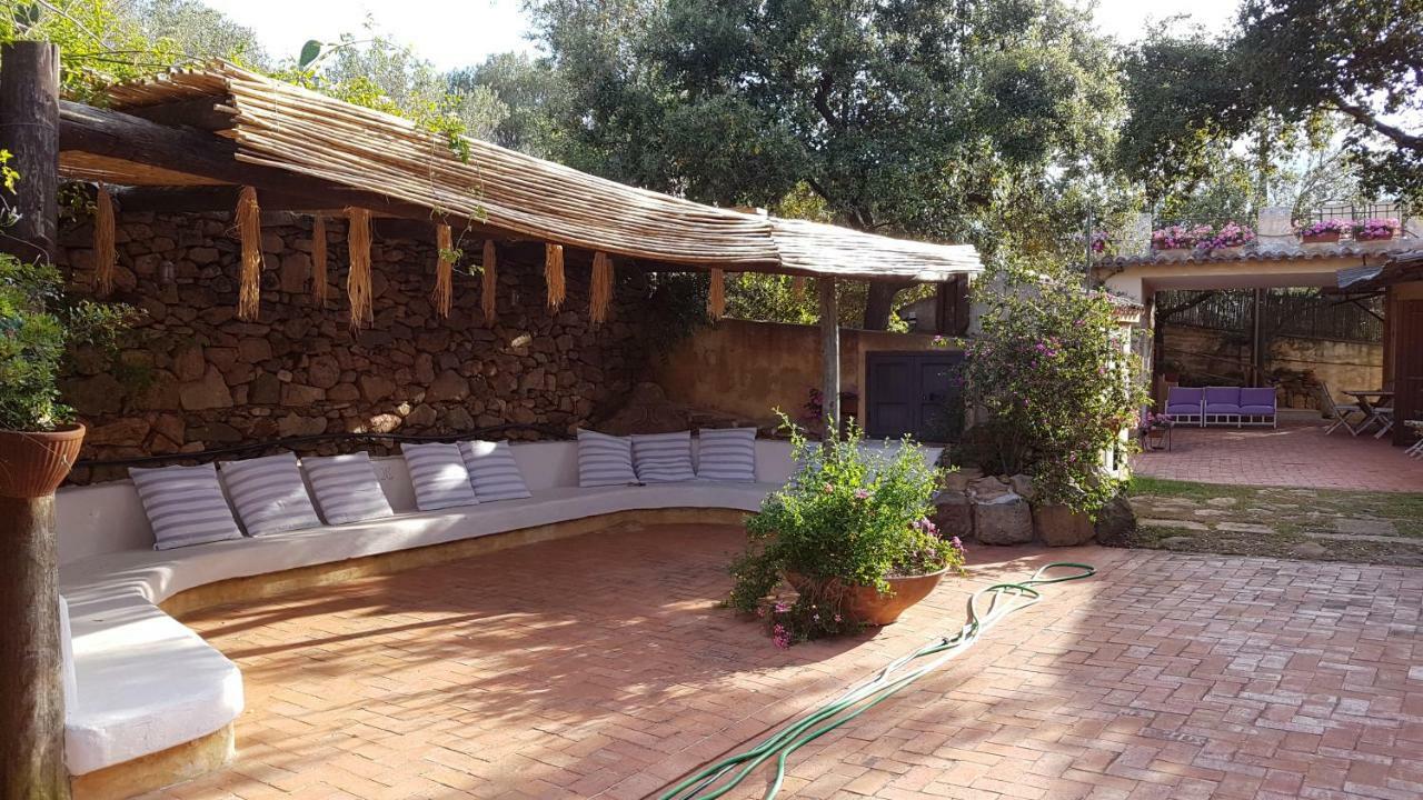 B&B Le Corti Di Aloa San Pantaleo Extérieur photo